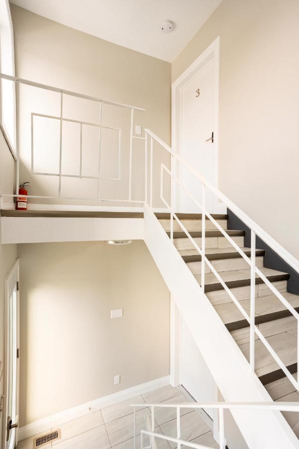 Entire 2 Bedroom Apartment Downtown - U3 واترلو المظهر الخارجي الصورة