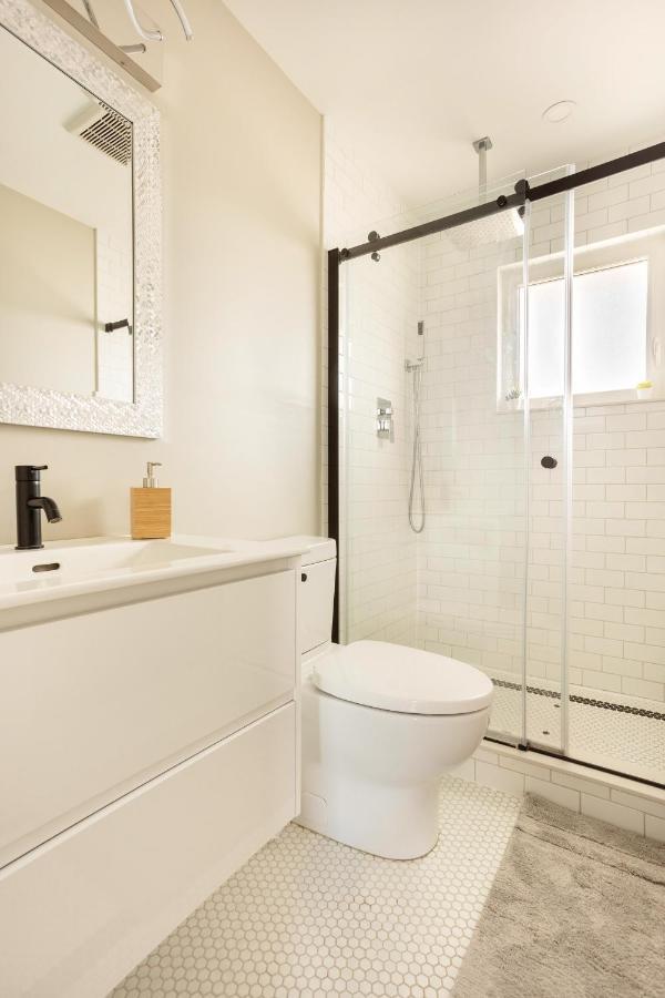 Entire 2 Bedroom Apartment Downtown - U3 واترلو المظهر الخارجي الصورة